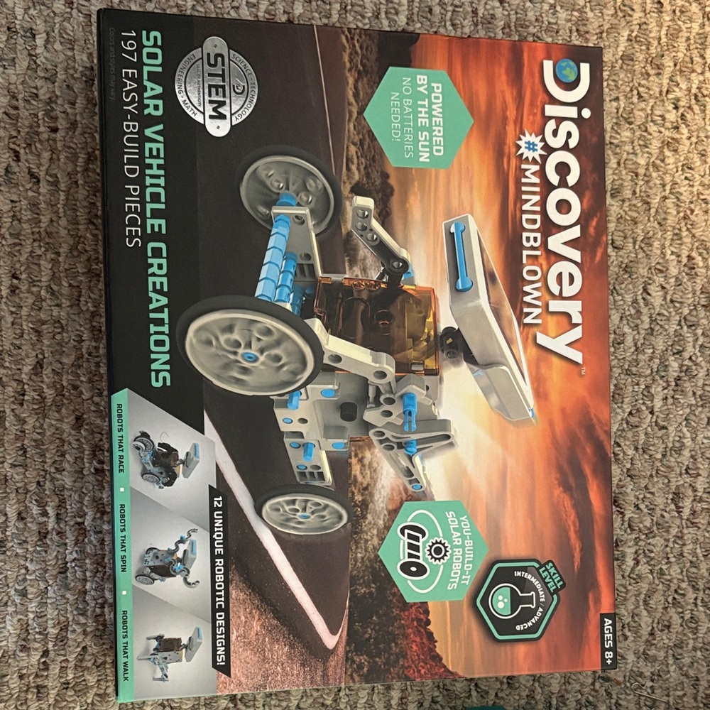 Discovery Mindblown Solar Vehicle Kit with Blue and White Parts